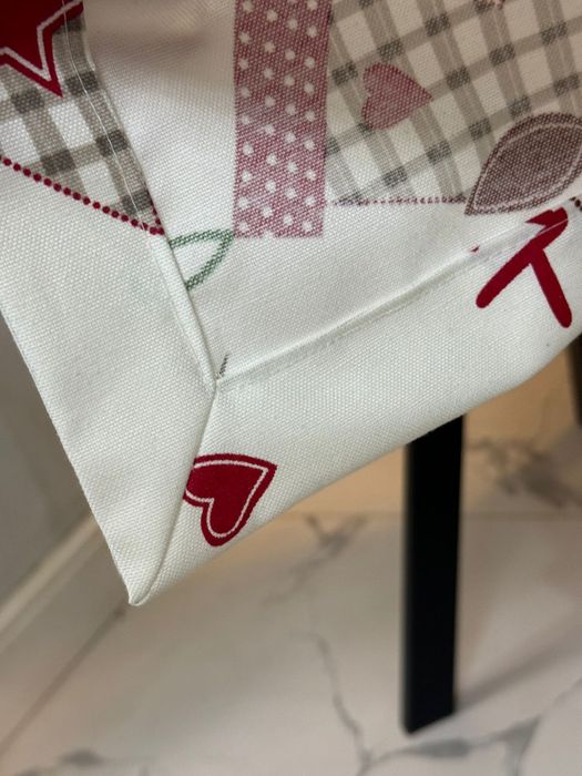 Продаю новогодние сктерти