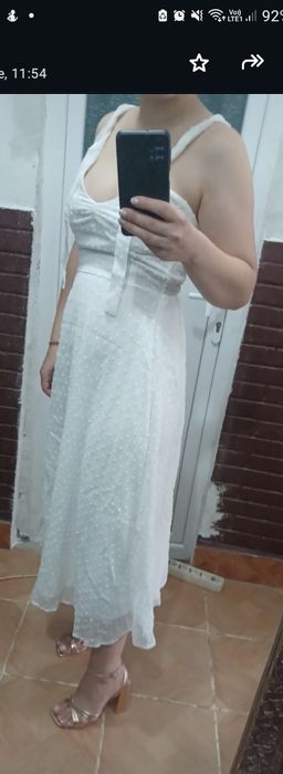 Vând rochie alba
