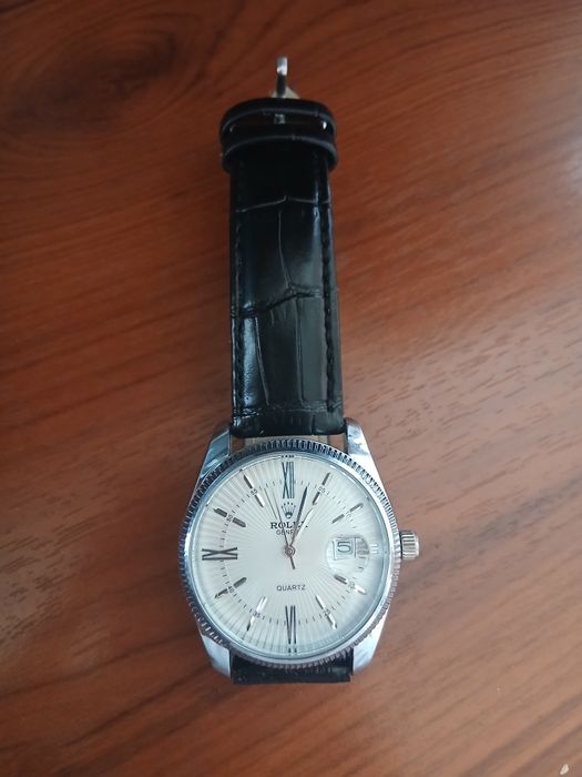 Rolex soat sotiladi