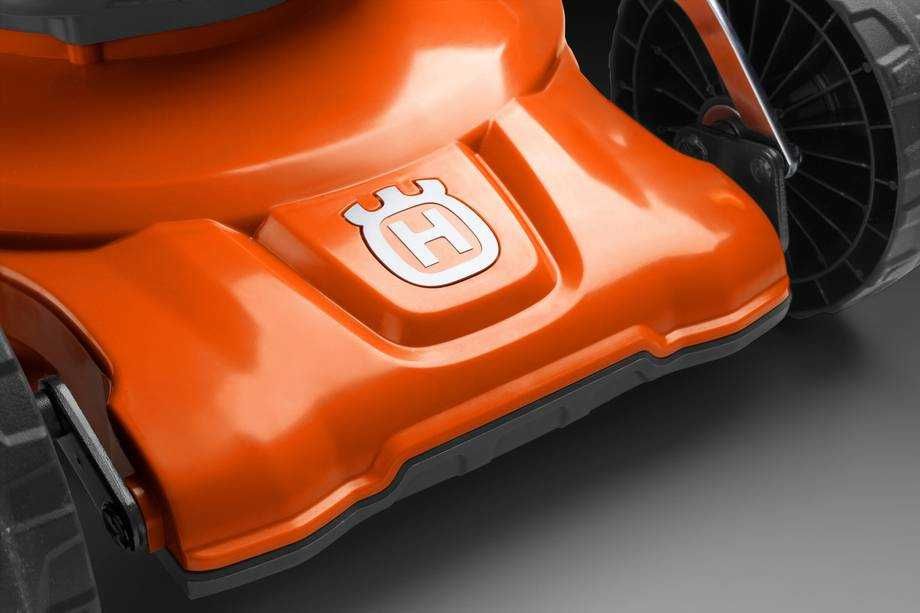Benzinli gazonokosilka Husqvarna LC 151S бензиновая газонокосилка