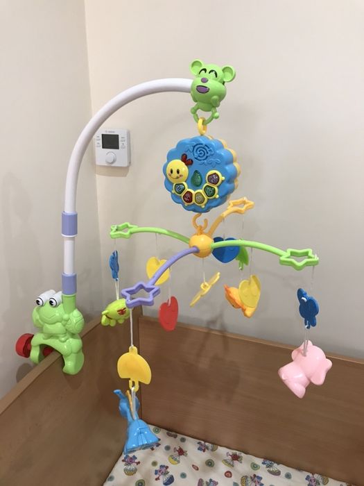 Въртележка за креватче + подарък