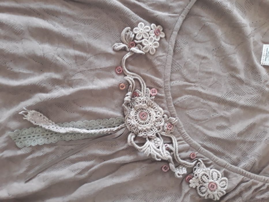 Diferite tricouri dama mar.L