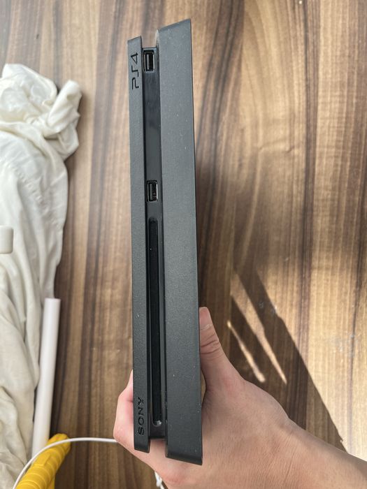 Sony PlayStation 4 slim