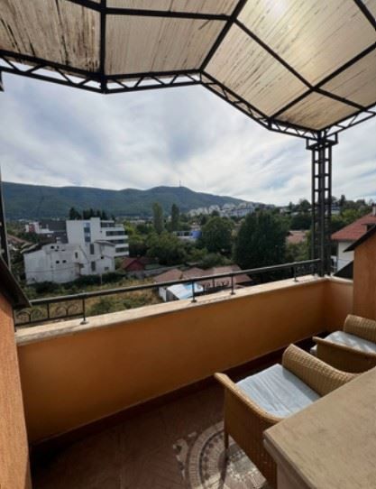 Дава се под наем Тристаен апартамент в София, Павлово - 212 кв.м за 1325.49 € - Снимка #8