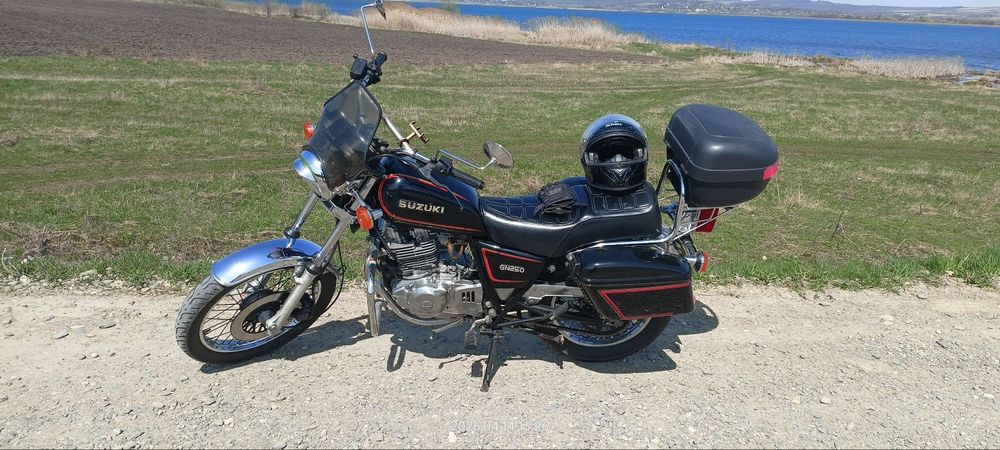Motocicleta Suzuki gn250