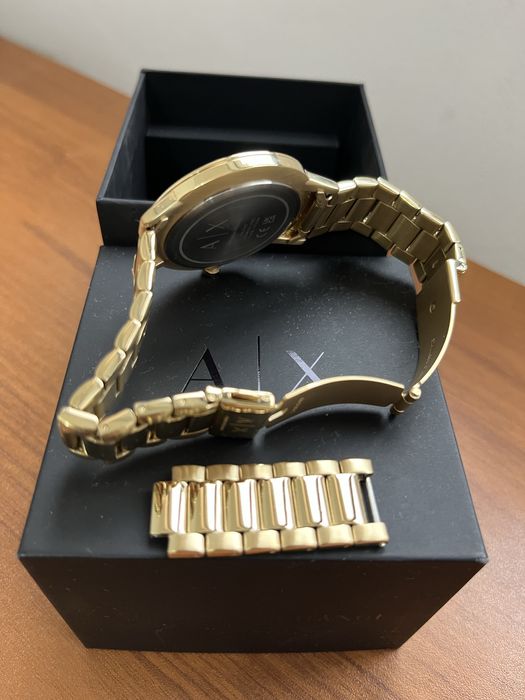 Златист часовник Armani