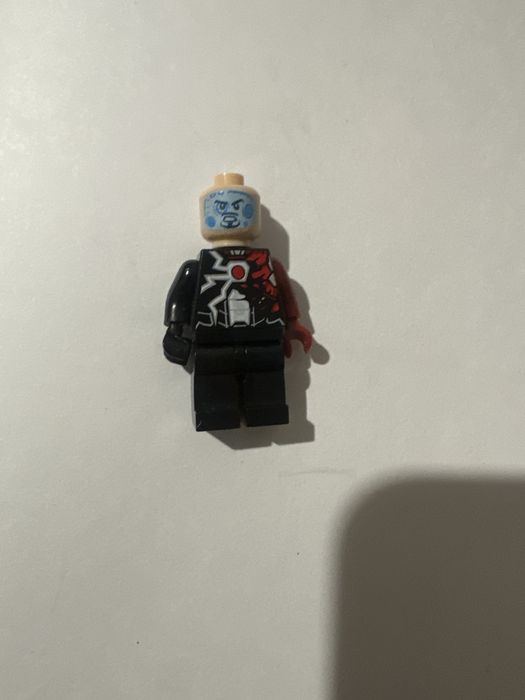 Продам минифигурку венома