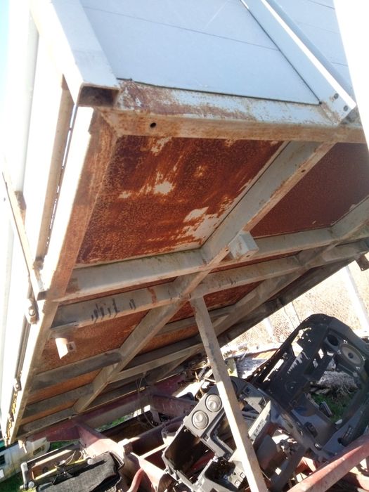 Bena Iveco basculabila trilateral