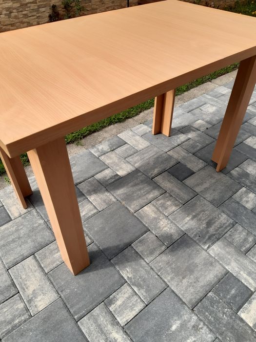 Canapea și masă de vânzare