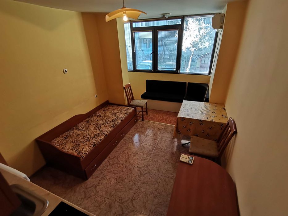 Дава се под наем Двустаен апартамент в Бургас, Възраждане - 60 кв.м за 255 € - Снимка #2