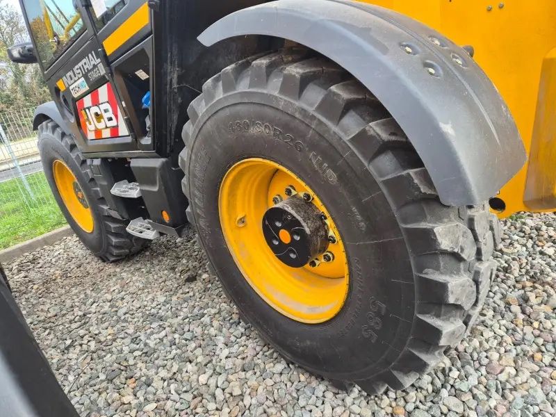 Телескопичен товарач JCB 560-80 Industry DTVT