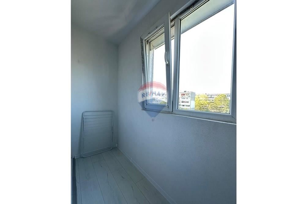 Продава се Двустаен апартамент в Варна, Цветен квартал - 61 кв.м за 2378 €/кв.м - Снимка #9