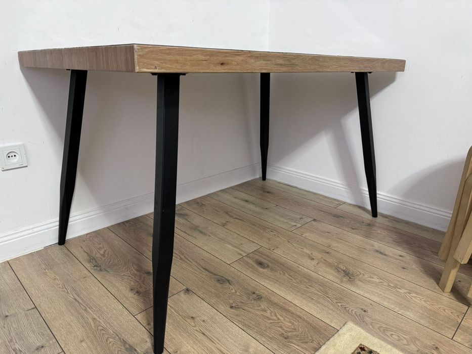 Продам стол в хорошем качестве!