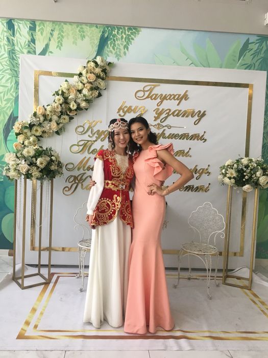 Вечернее платье макси длины