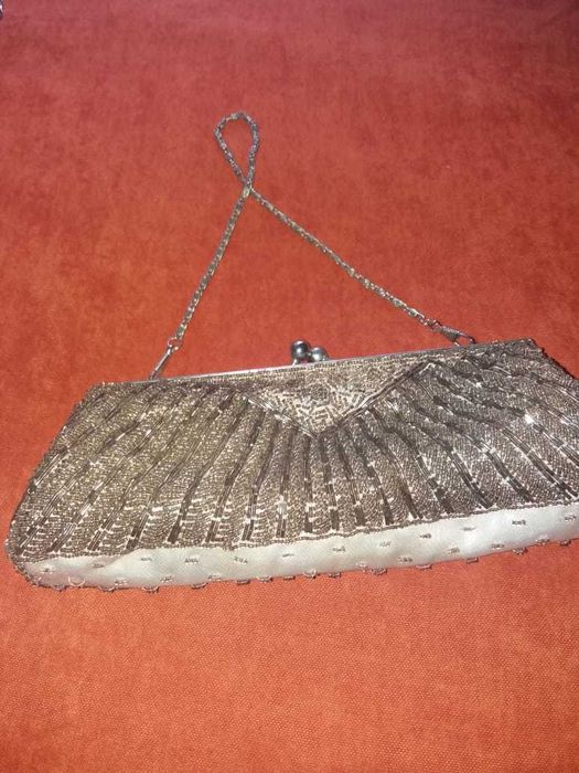 Сумочка-клатч на цепочке