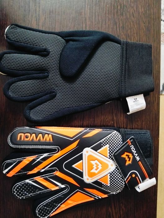 Перчатки для вратаря
