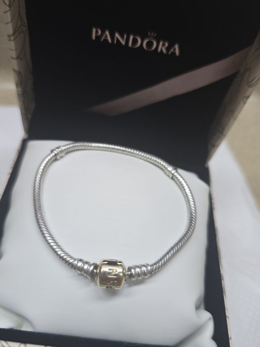 Pandora originala cu încuietoarea din aur