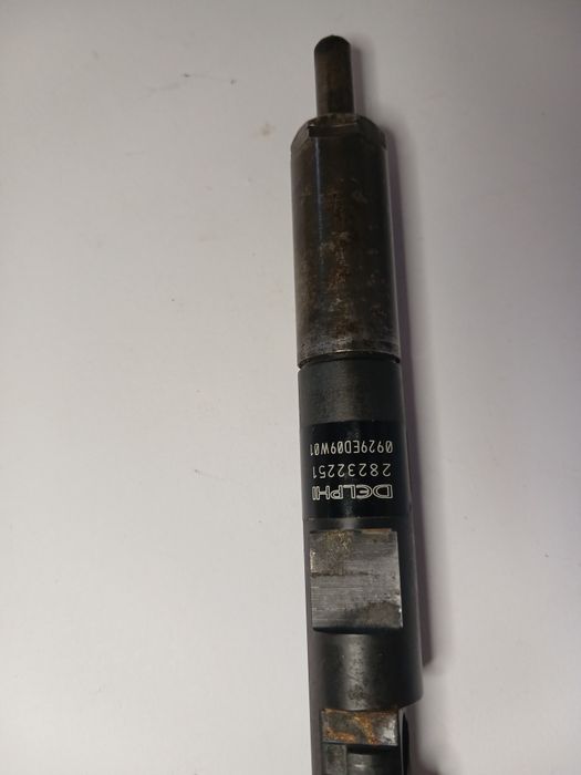 Injectoare Delphi cod 28232251. Compatibil cu diverse modele Renault, Dacia, Nissan și Suzuki echipate cu motoare 1.5 dCi/K9K.