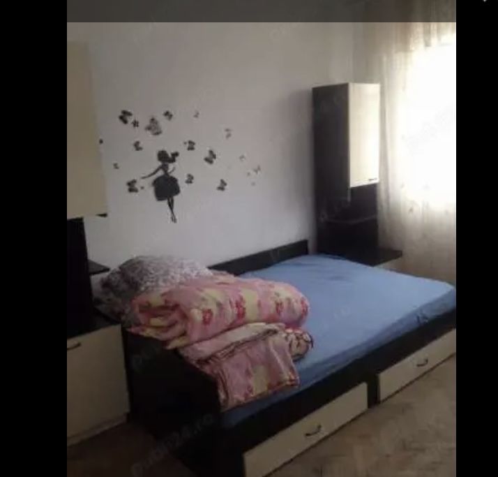 Apartament, semidecomandat, 2 camere, etajul 2, în municipiul Bârlad