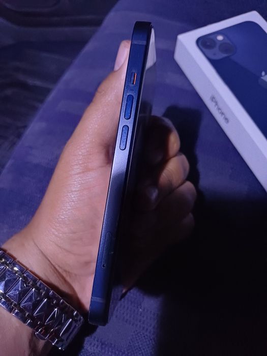 IPhone 13 128gb.             .