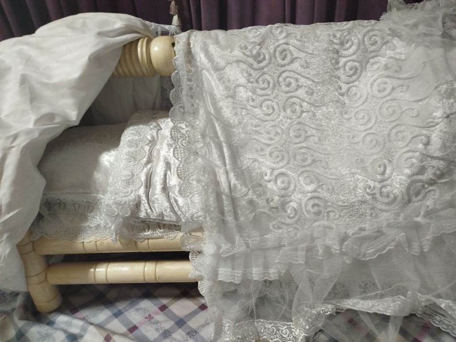 Oppoq beshik sotiladi