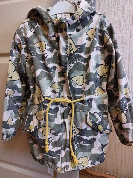 Продам ветровку на девочку