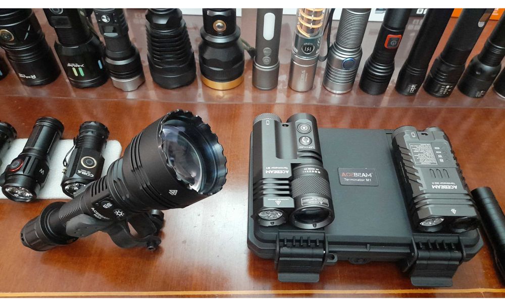 Lanterne led metalice de putere mare cu zoom acumulator litiu 18650