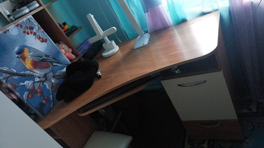 Продам шкаф .комод и компьютерный стол