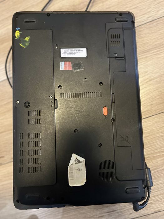 Laptop vechi defect, fără hard disk