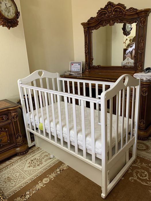 Детская кроватка с матрасом