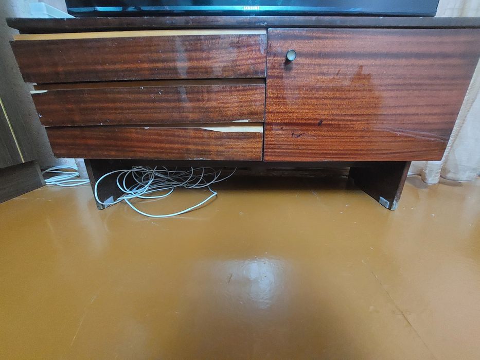 СРОЧНО! Продам стенку 600 000 сум + тумба для телевизора в подарок