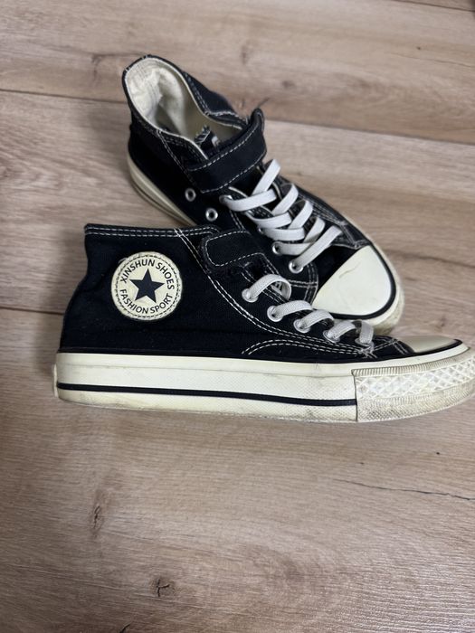 Продам кеды и туфли.