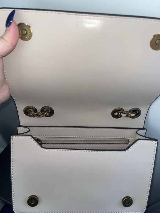 Дамска чанта Guess Izzy