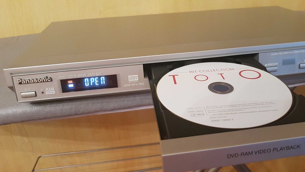 Продавам DVD плейър.