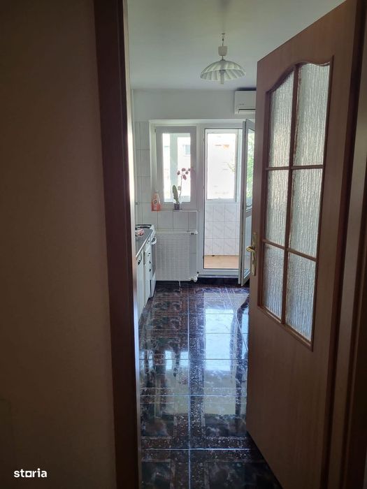 Proprietar închiriez apartament 4 camere