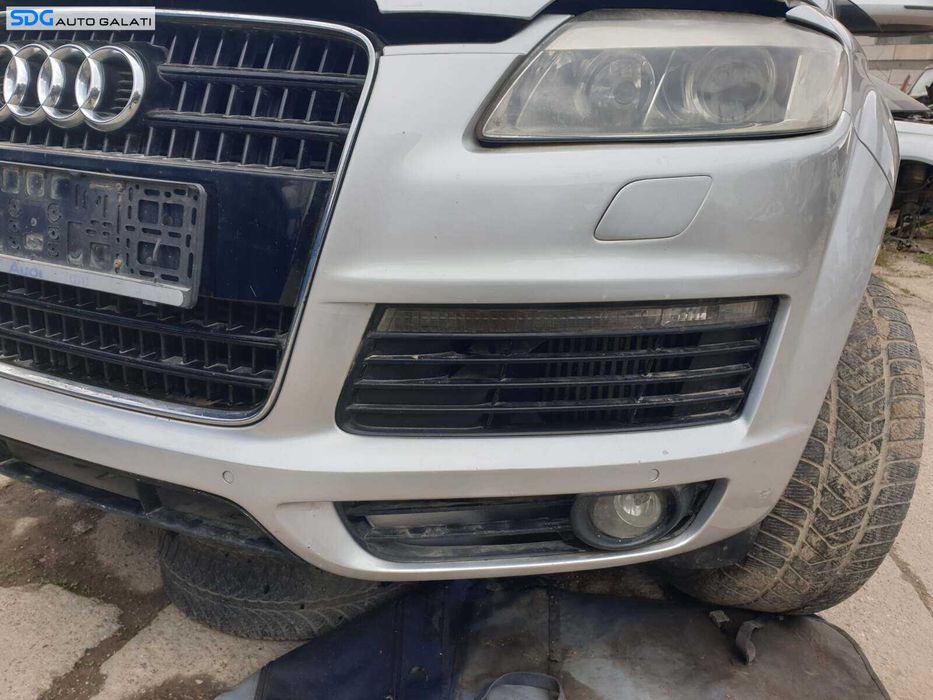 Bara Spoiler Fata Completa cu Grila Emblema cu Spalatoare si Locas Senzori Parcare Audi Q7 4L NFL Non Facelift 2007 - 2009 Culoare Light Silver Metallic LY7W [Q2822]