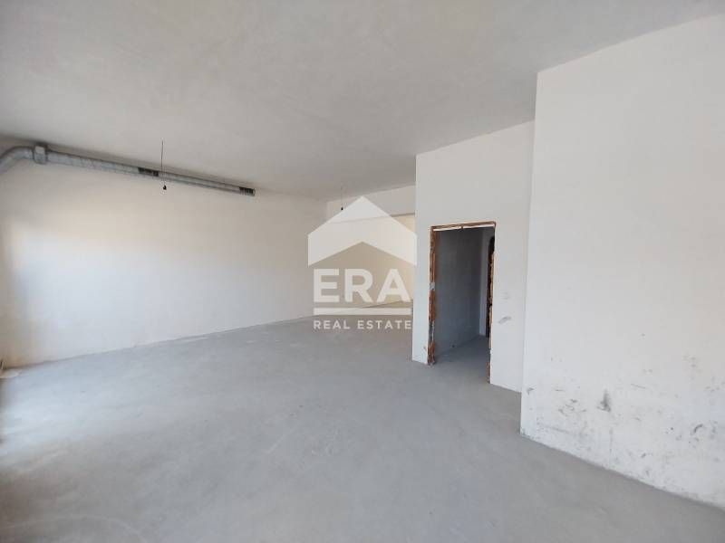 Дава се под наем Магазин в Варна, Възраждане 1 - 115 кв.м за 765 € - Снимка #4