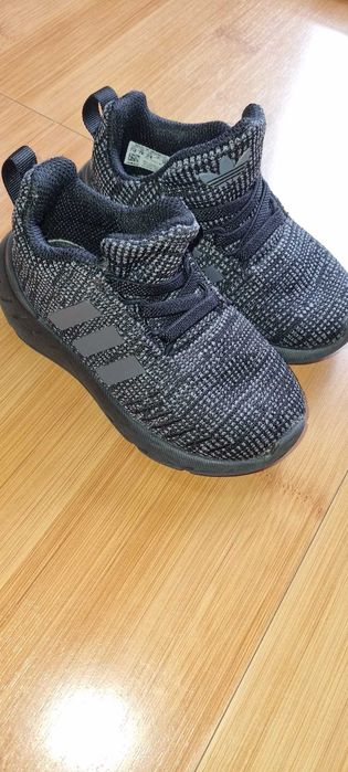 Vand pantofi sport copii, Adidas Swift Run 22, negru, masura 24
