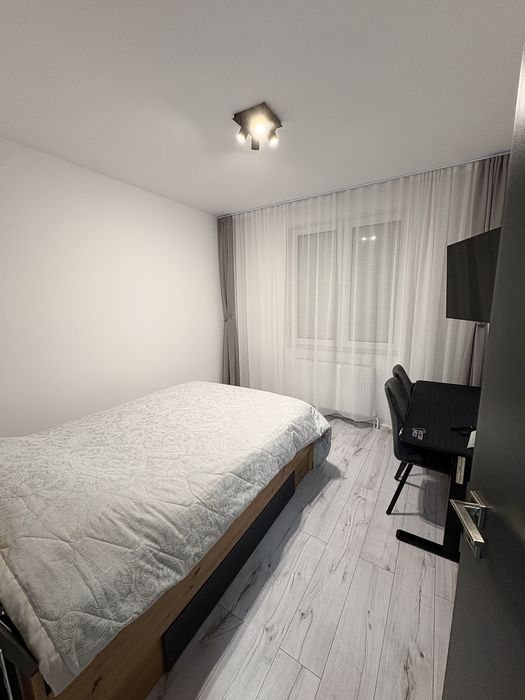 Vând apartament cu 4 camere renovat TOTAL +Garaj