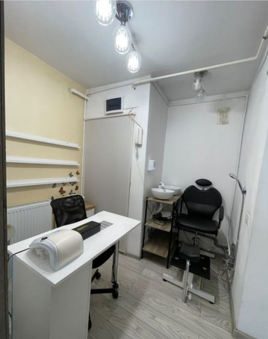 Inchiriez salon Calea București