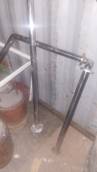 Поручень в бассейн