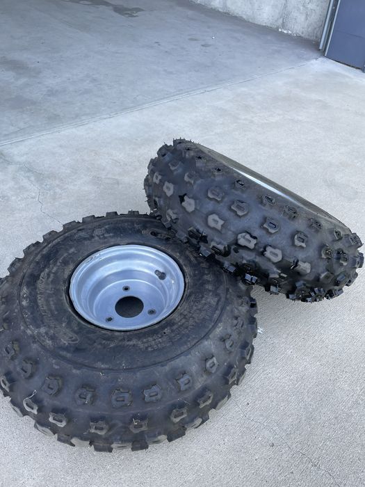 Продават се! Гуми с джанти в добро състояние.