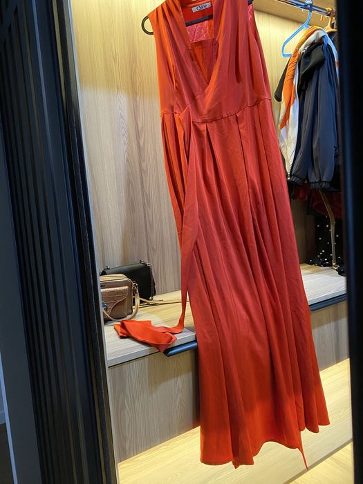 Продам Платья очень красивые