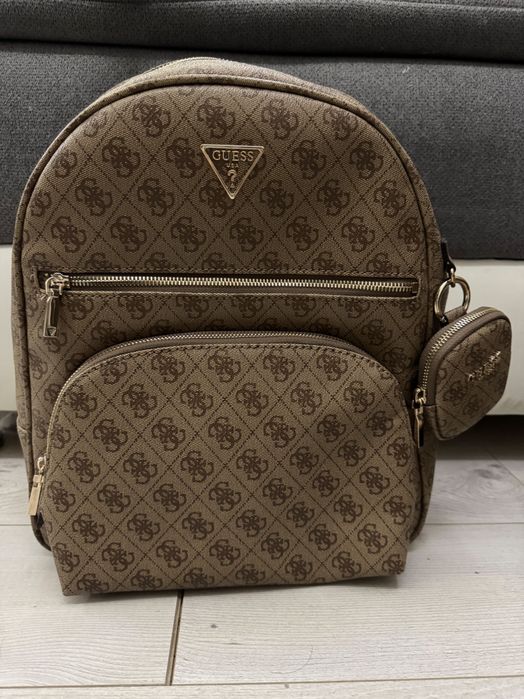 Нова раница Guess