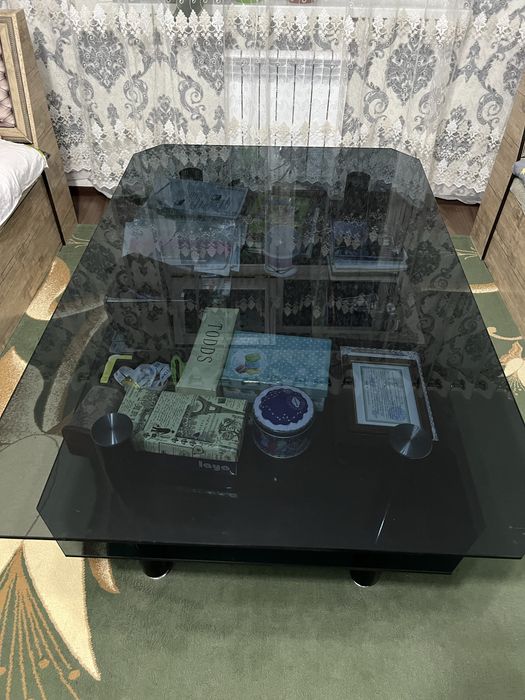 Mebel oynalik stol sotiladi