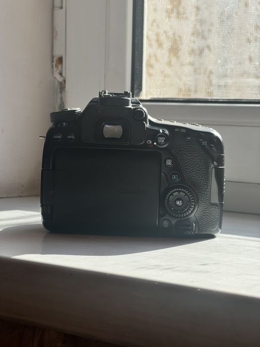 Продам Canon 80D (Читайте описание)