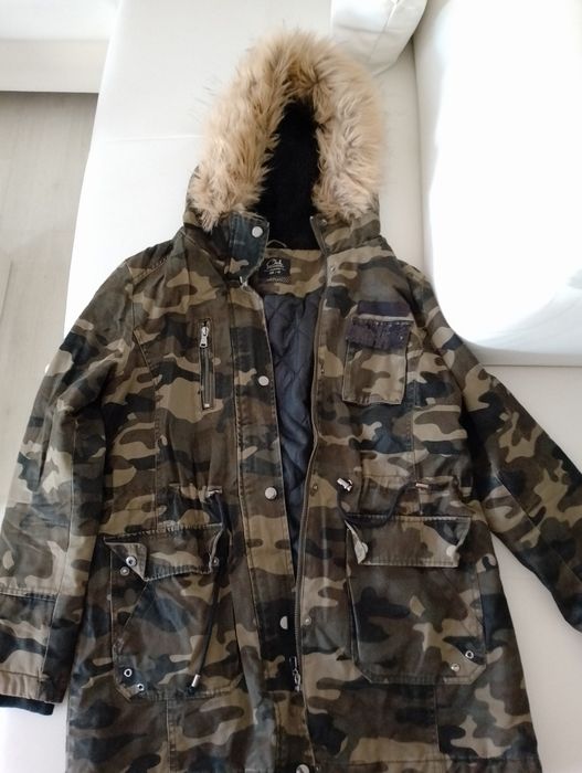 Vând  haina parka,sport/fashion, că noua, produs calitate.