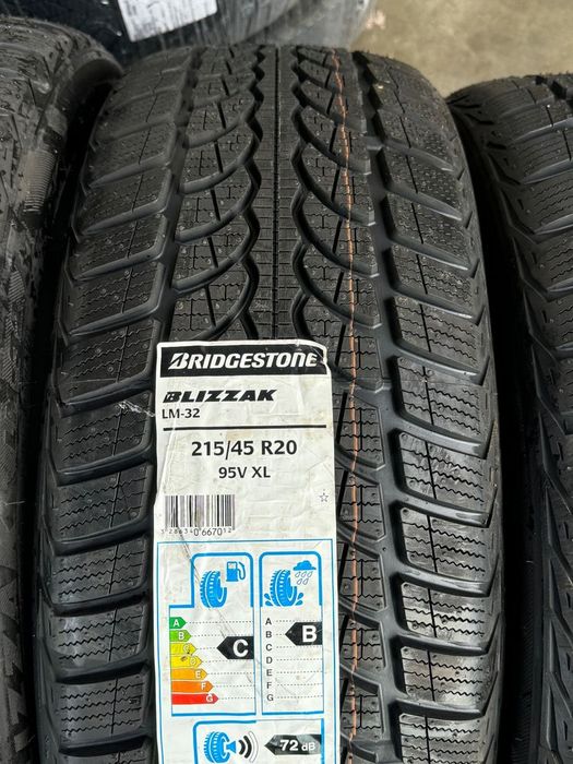 Vând 4 anvelope 215/45/20 bridgestone de iarnă noi