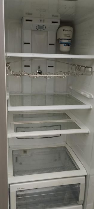 Продавам хладилник Samsung - двукрилен