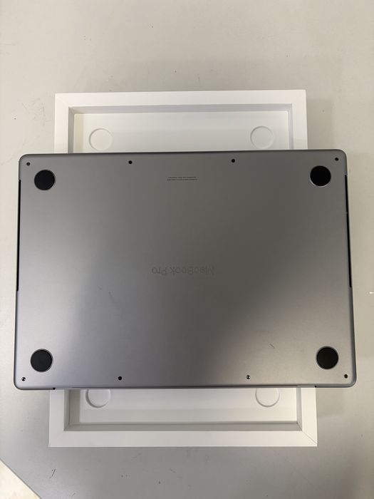 MacBook Pro 14 m3 8/512